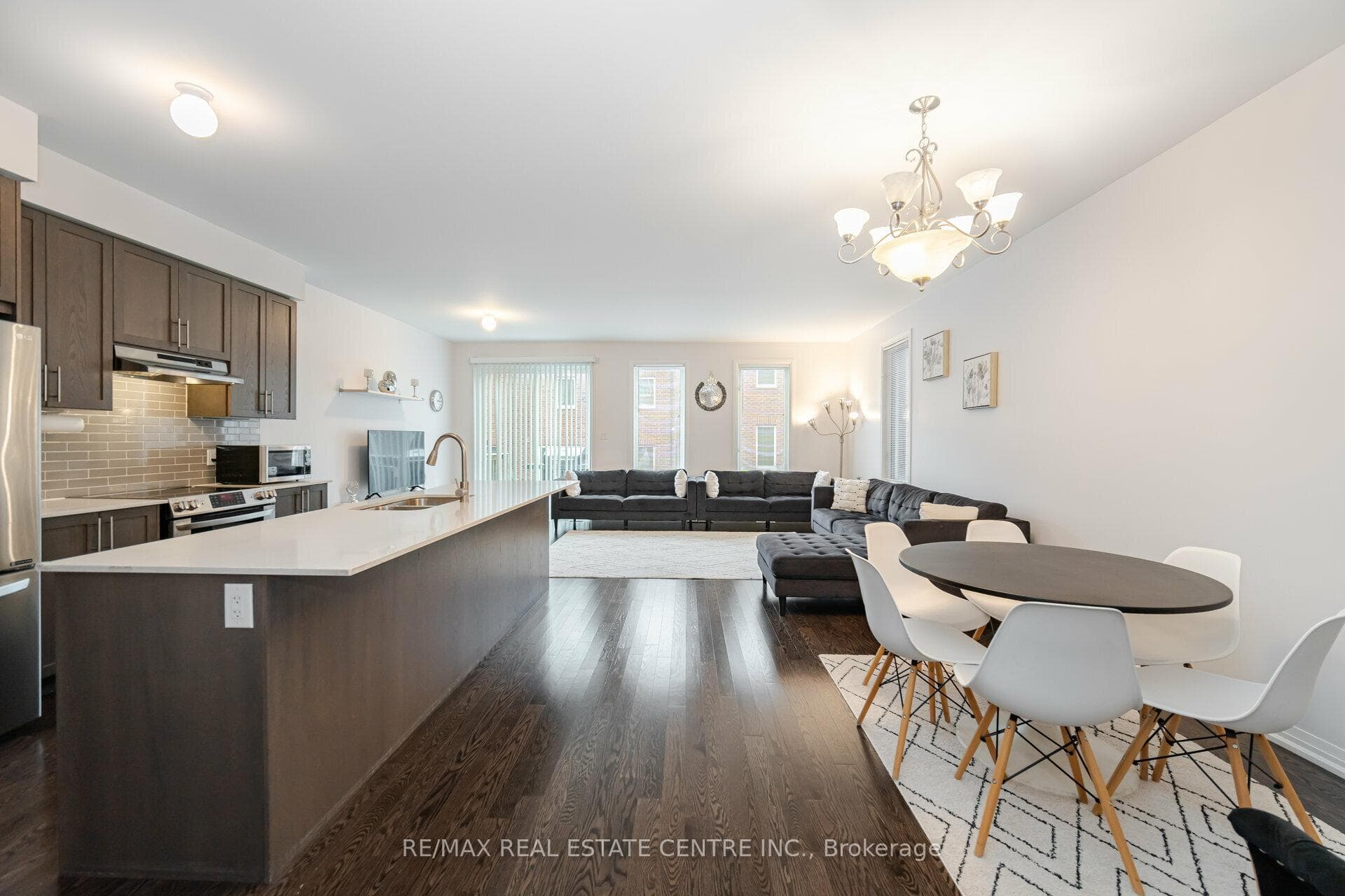 59 Henry Crescent photo 6