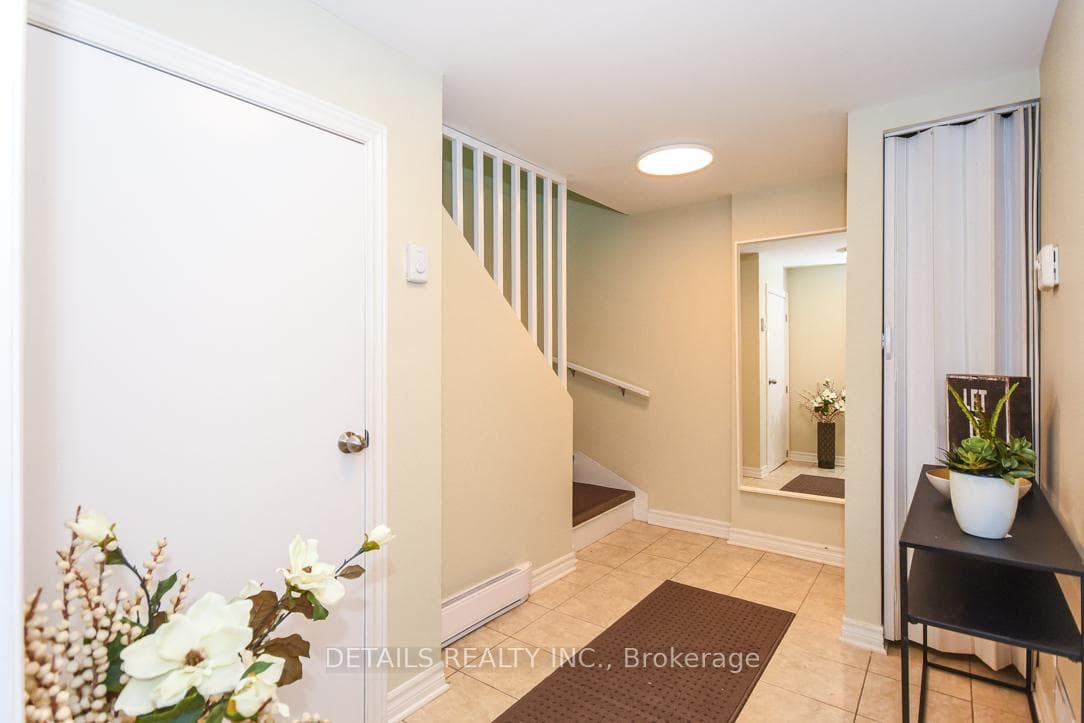 Lower unit - entrance