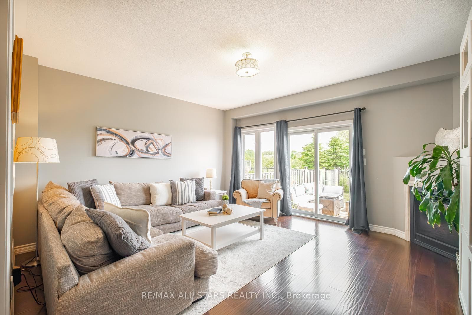 535 Reeves Way Boulevard photo 12