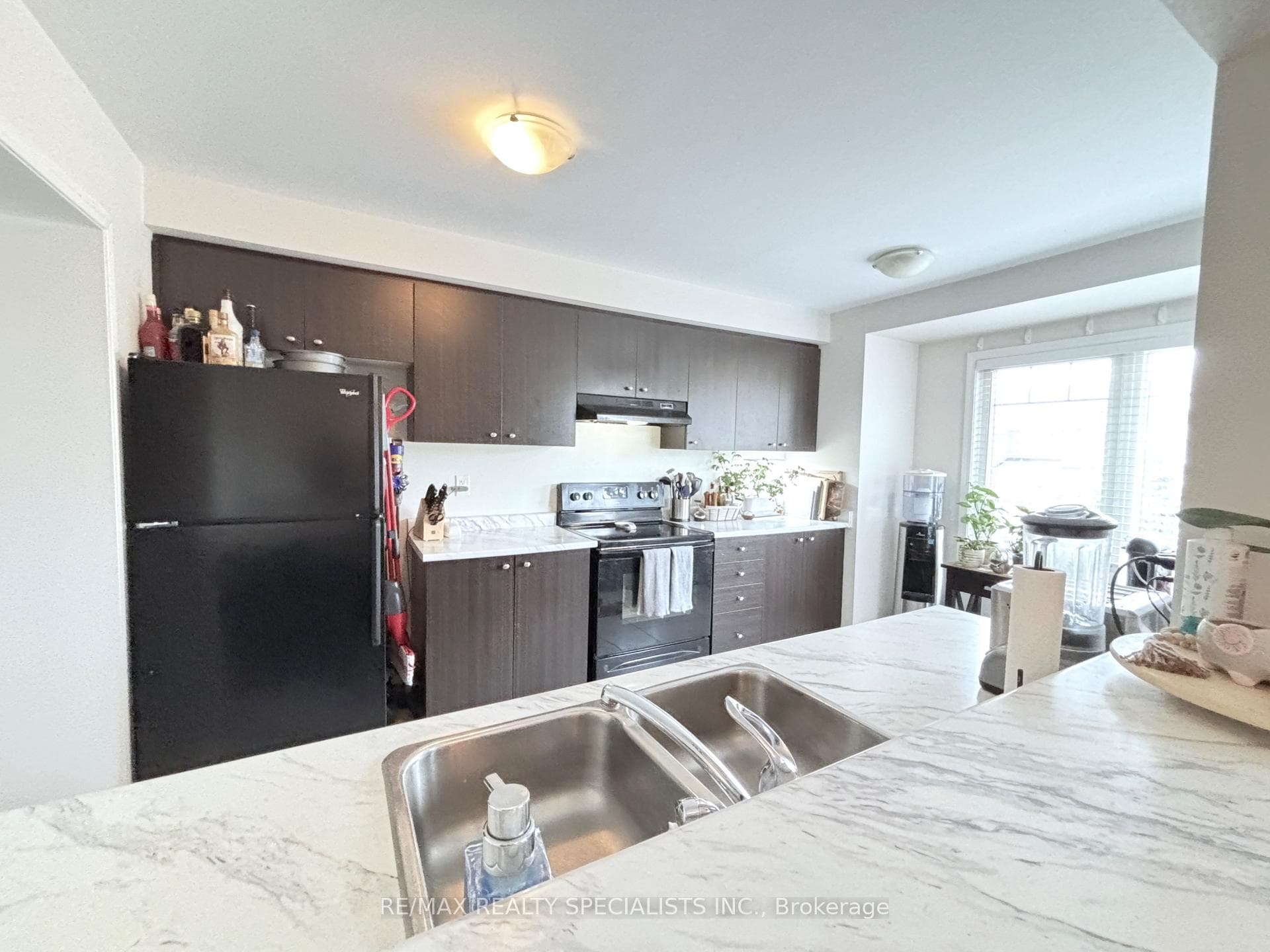 230 Mortimer Crescent photo 6