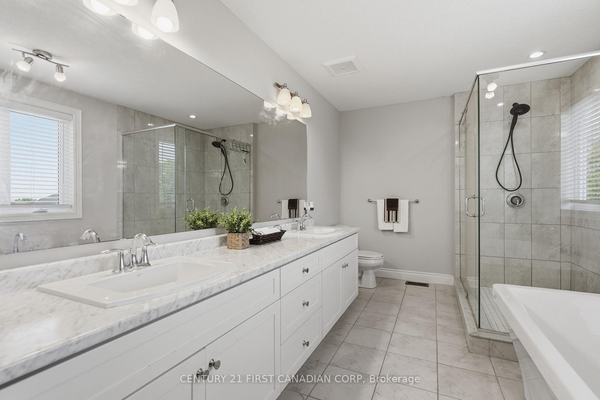 2608 Holbrook Drive photo 24