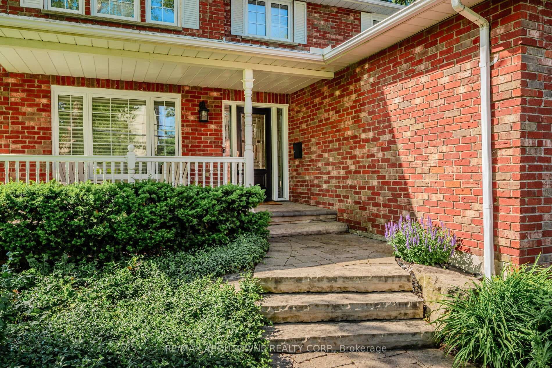 5205 Lakeshore Road photo 3