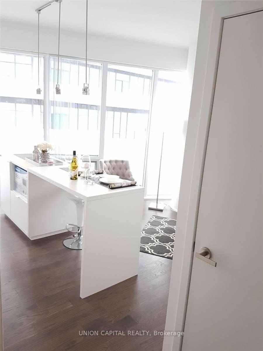 88 Harbour Street Unit 7002 photo 3