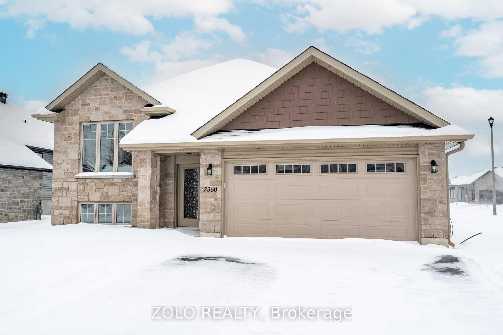 2360 Watson Crescent photo 1