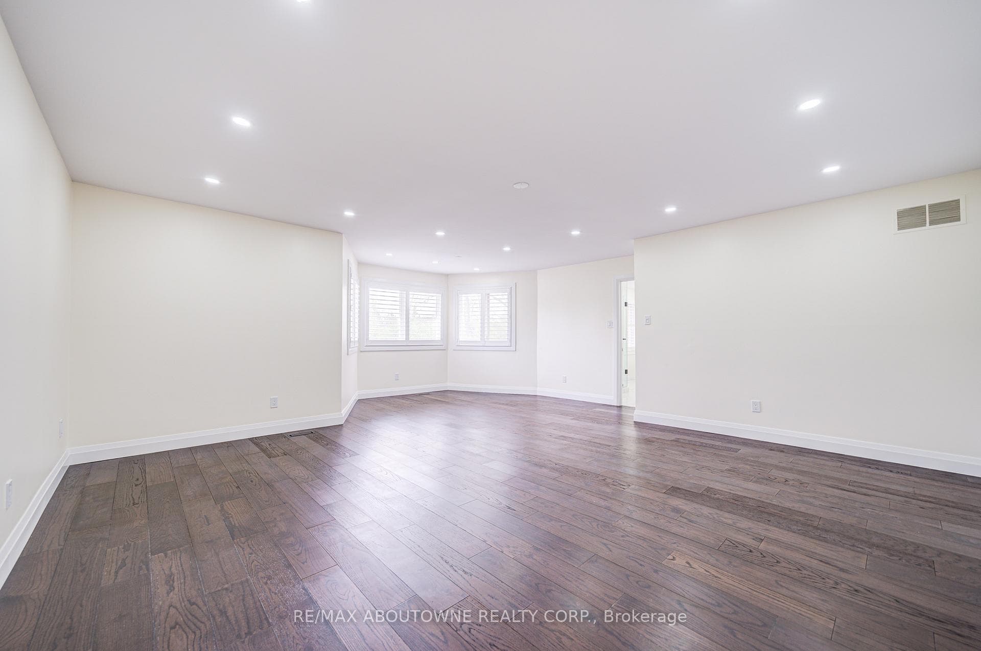 1126 Berkshire Court photo 21