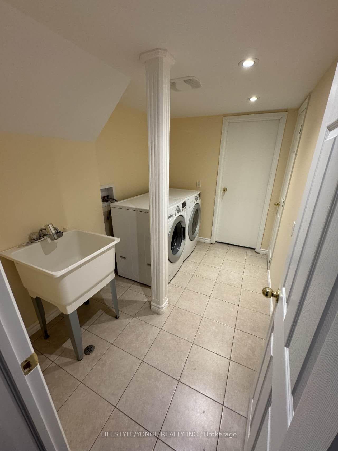 278 Ivy Jay Crescent Unit basment photo 5