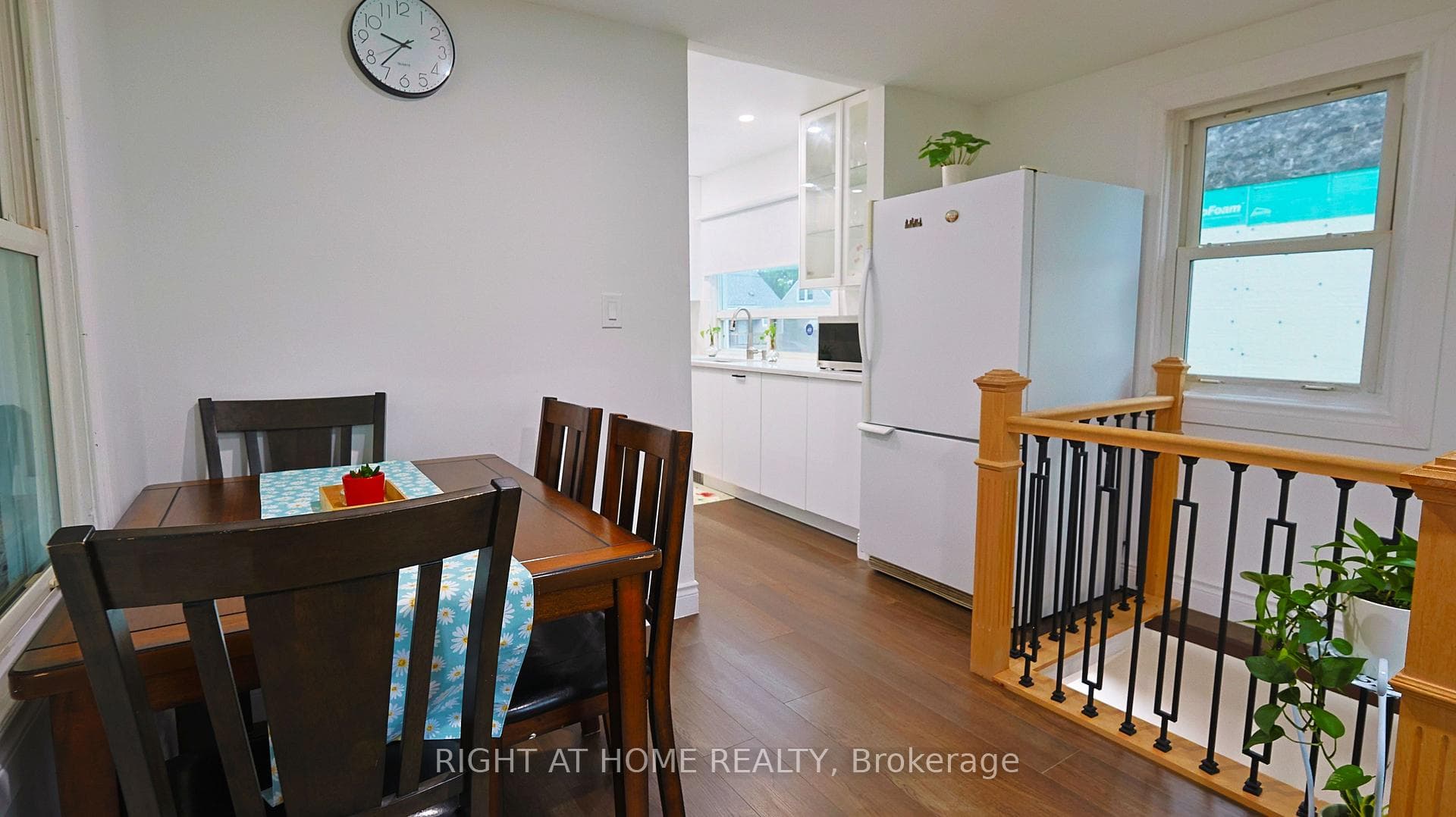 82 Normanhurst Avenue photo 29