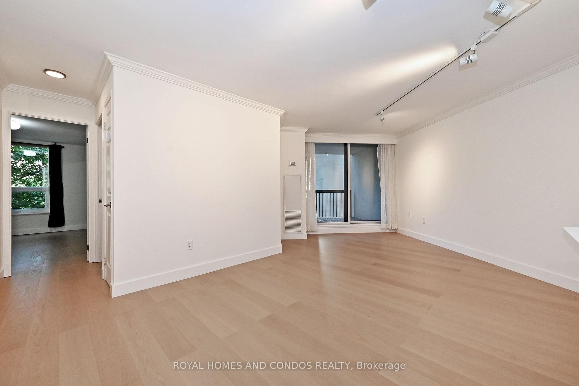 77 Maitland Place Unit 220 photo 6