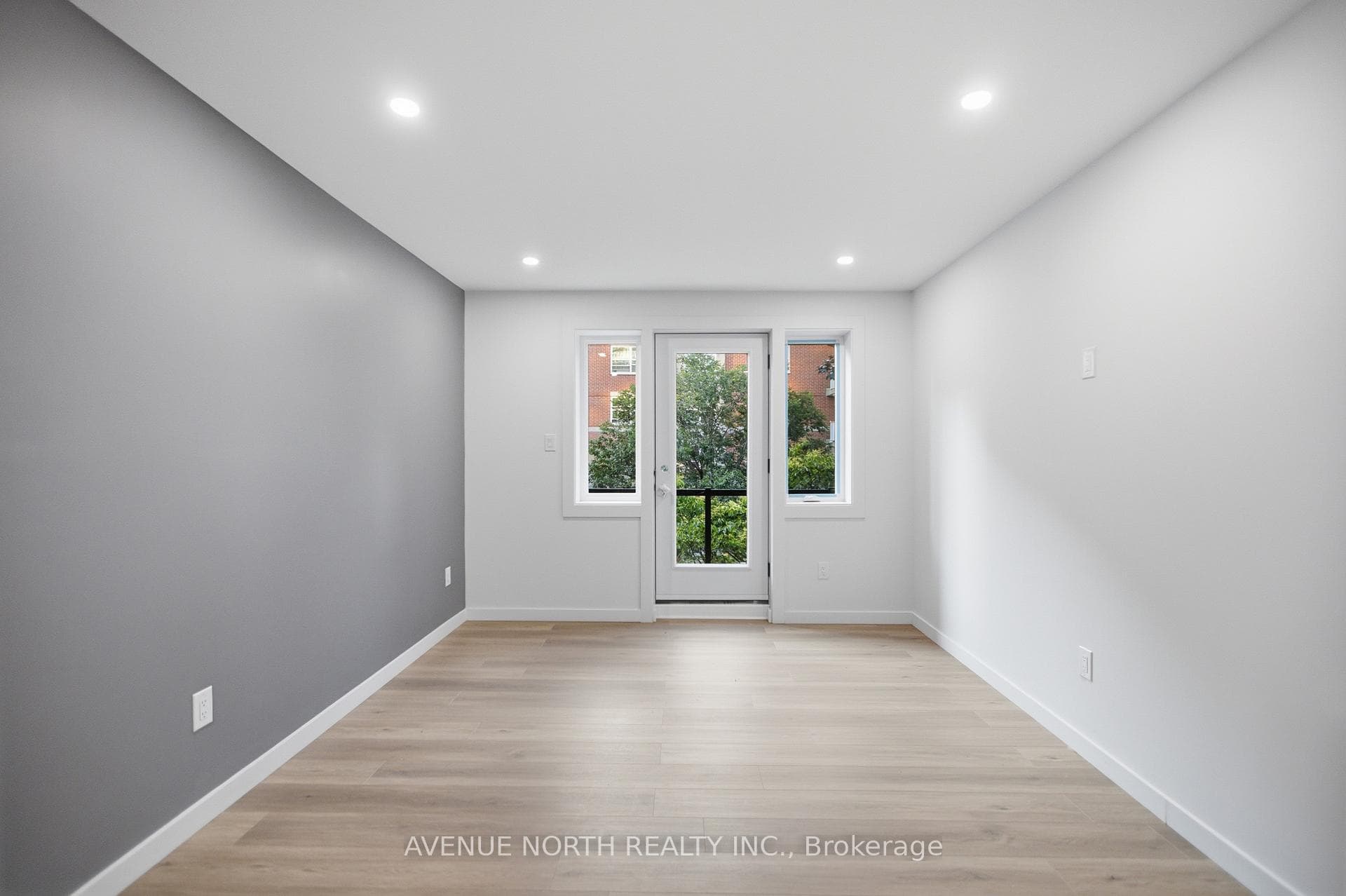 180 Clarence Street Unit 2 photo 4