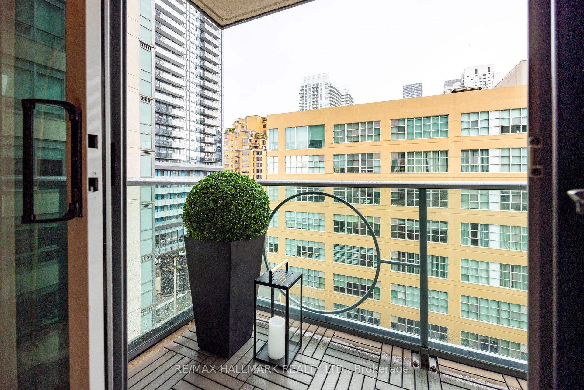 212 Eglinton Avenue Unit 804 photo 29