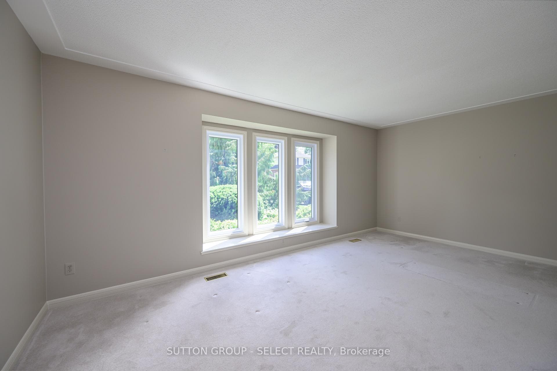 11 Conifer Crescent photo 7