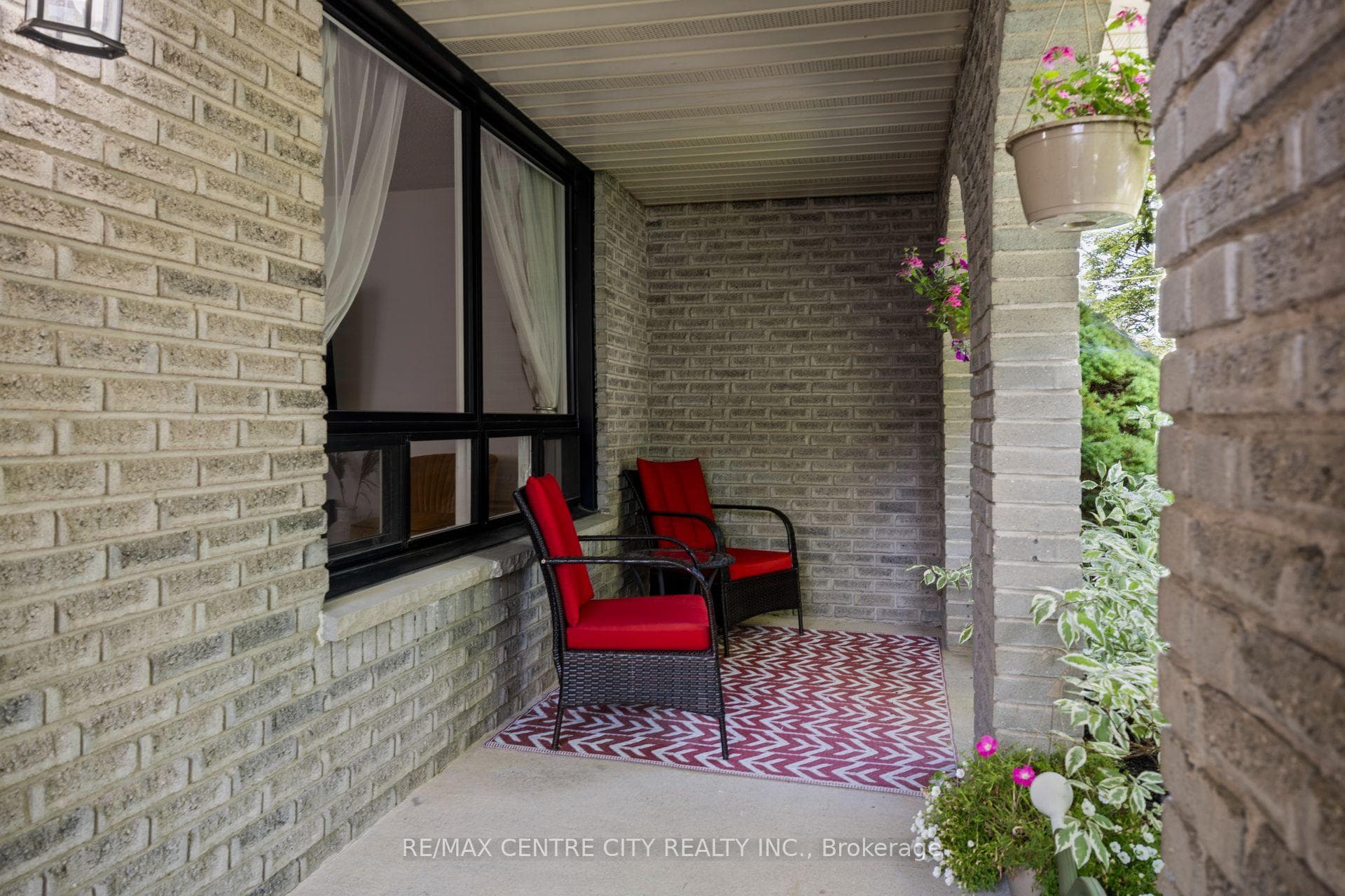 684 Macyoung Drive photo 3