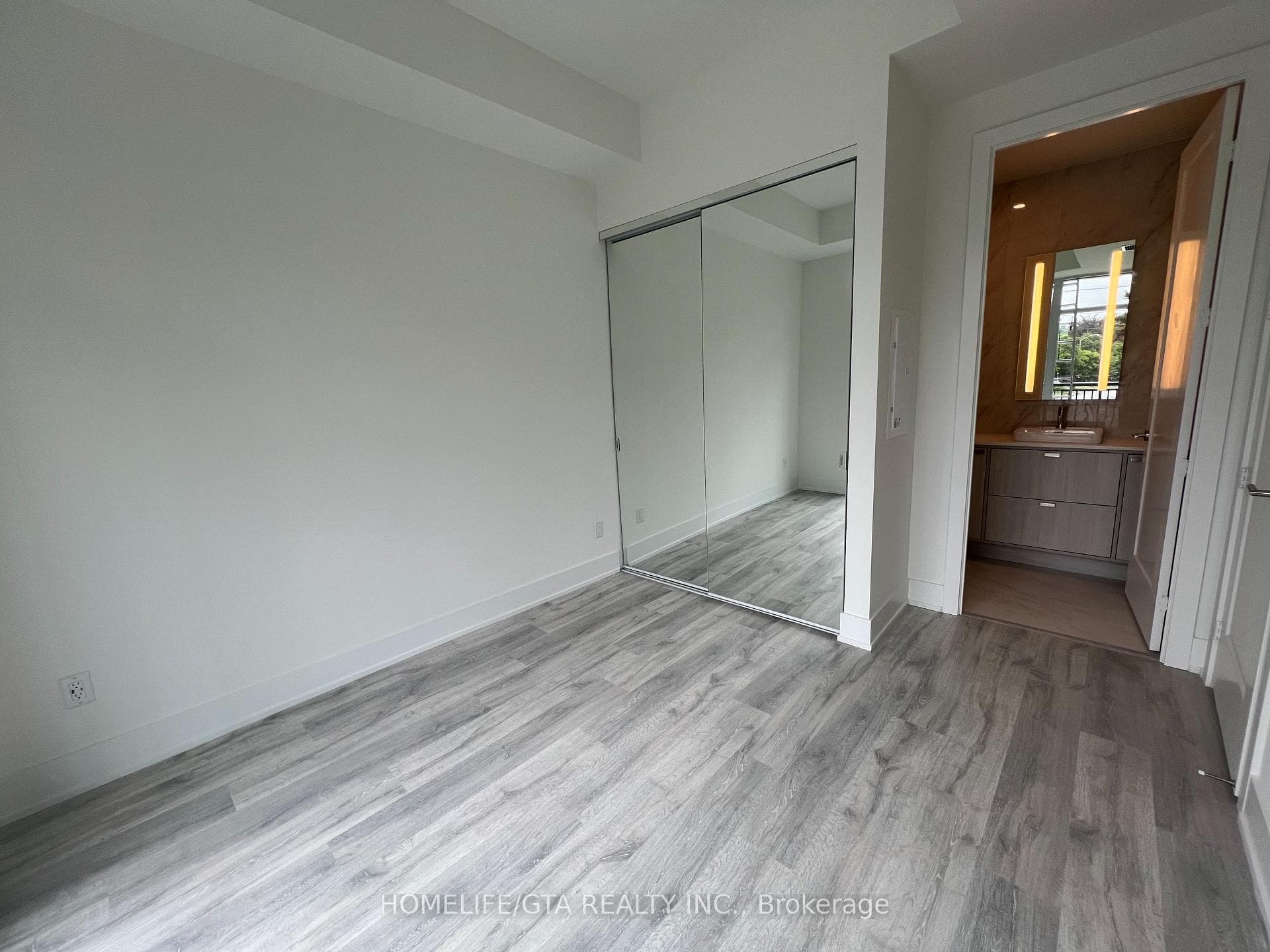 259 The Kingsway N/A Unit 107 photo 11