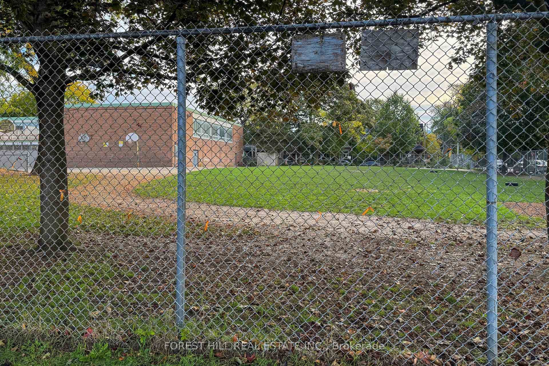 80 Barton Avenue photo 9