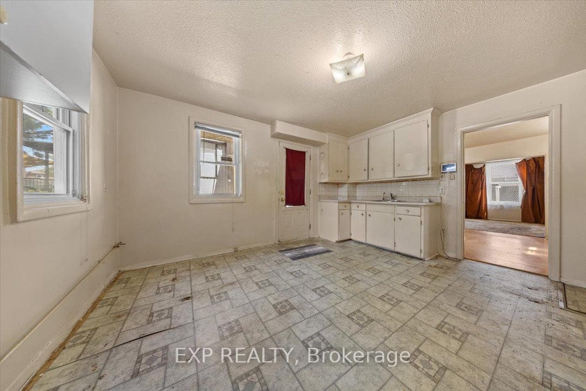 198 Hinchey Avenue photo 14