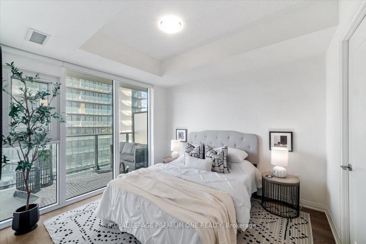 8960 Jane Street Unit 2102 photo 25