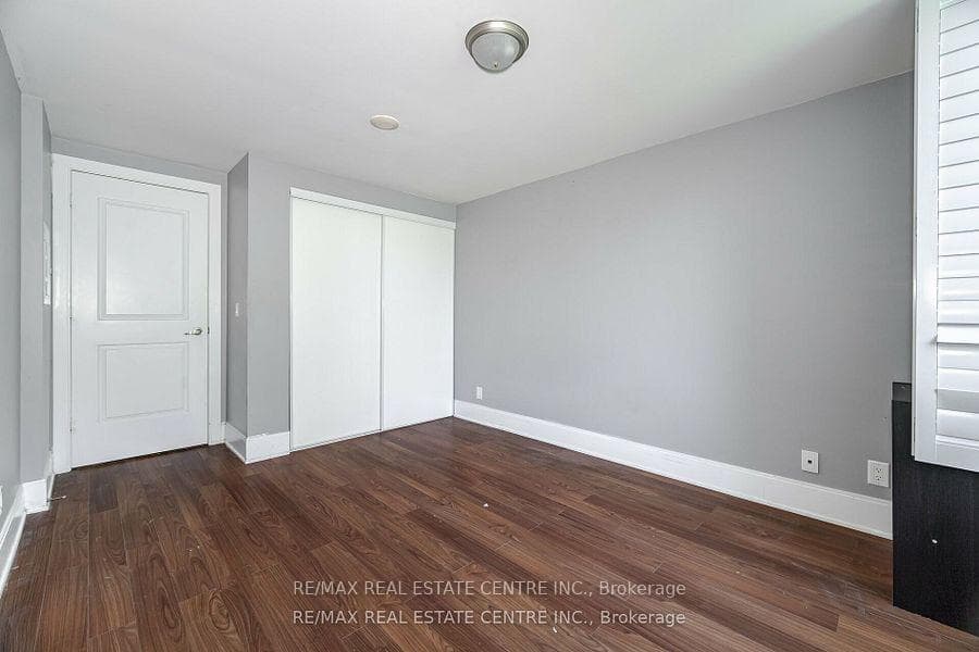 330 Burnhamthorpe Road Unit 204 photo 26