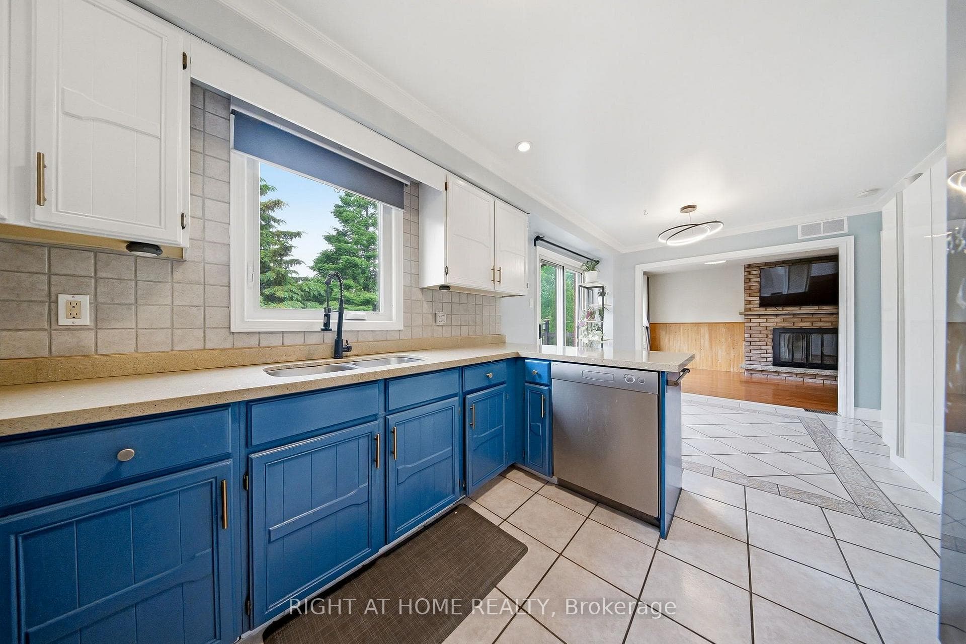 29 Sunforest Drive photo 25