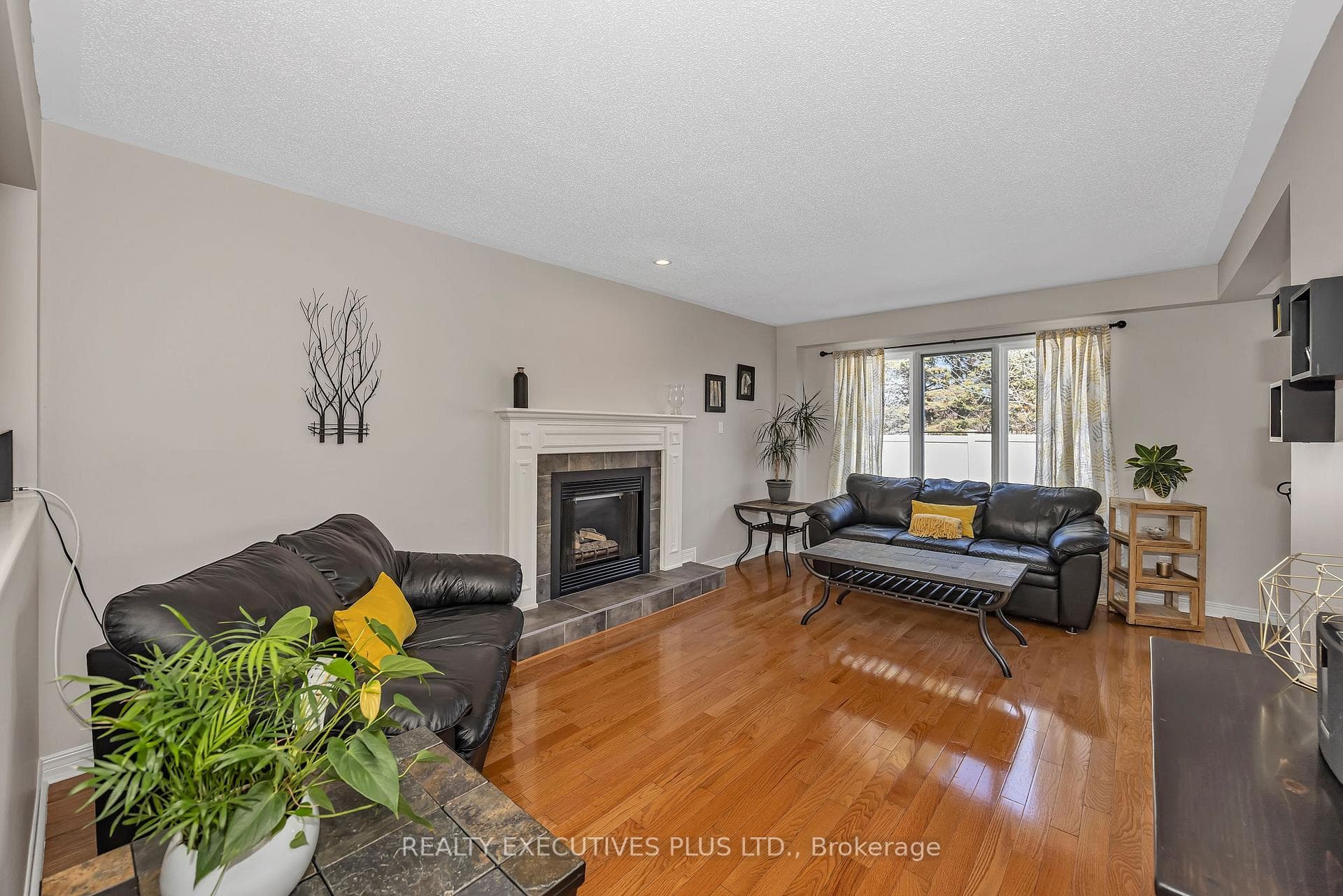 1611 Marley Crescent photo 10