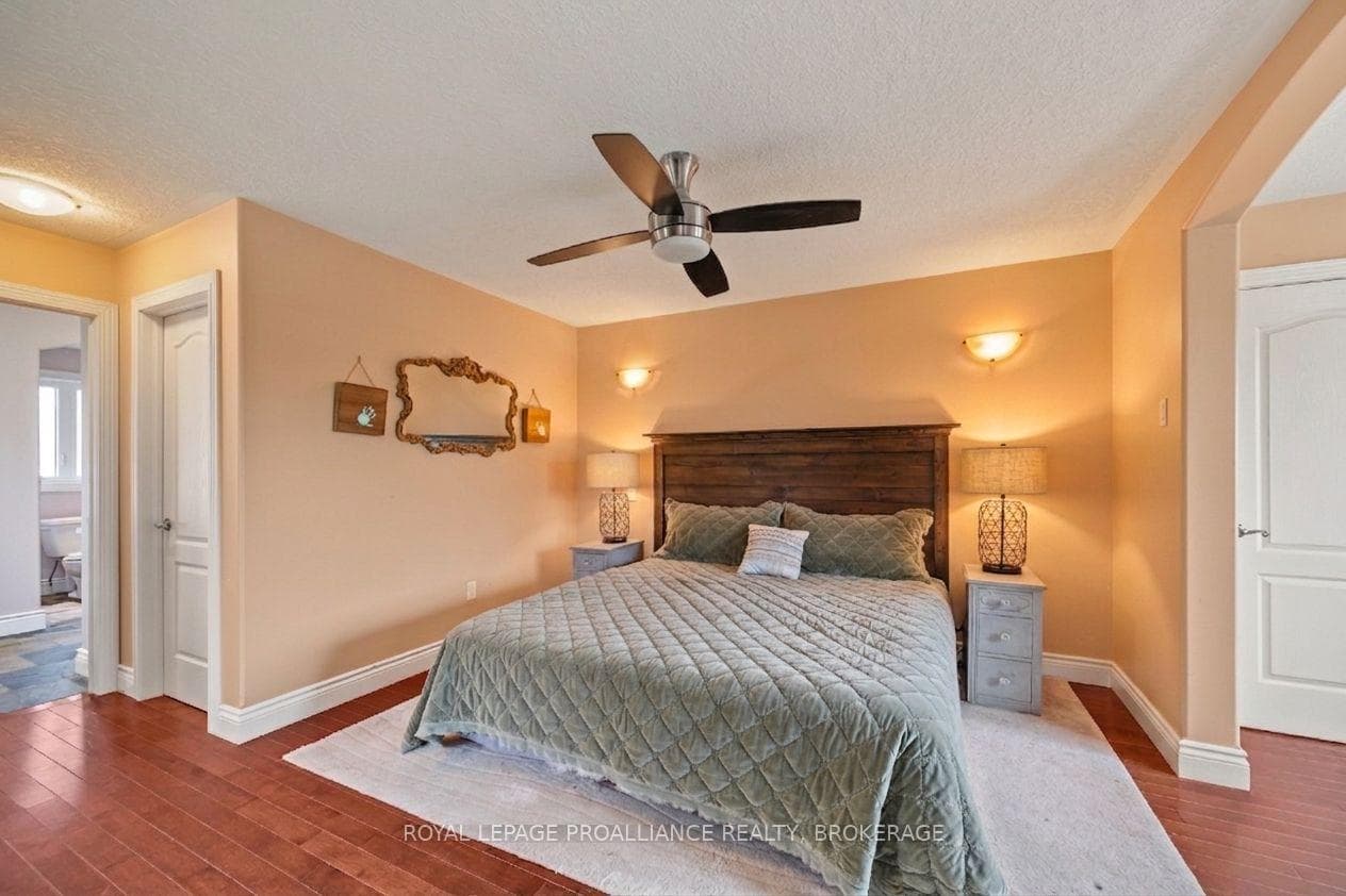 730 Roblin Road photo 13
