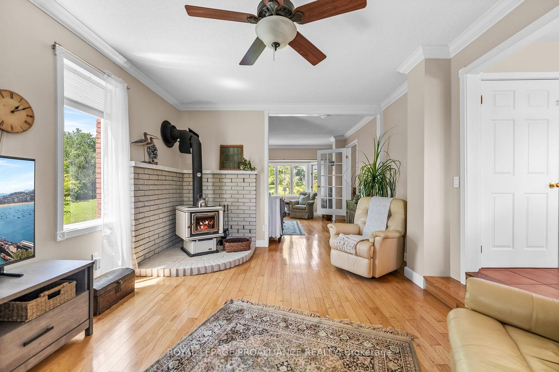 493 Downs Road photo 12