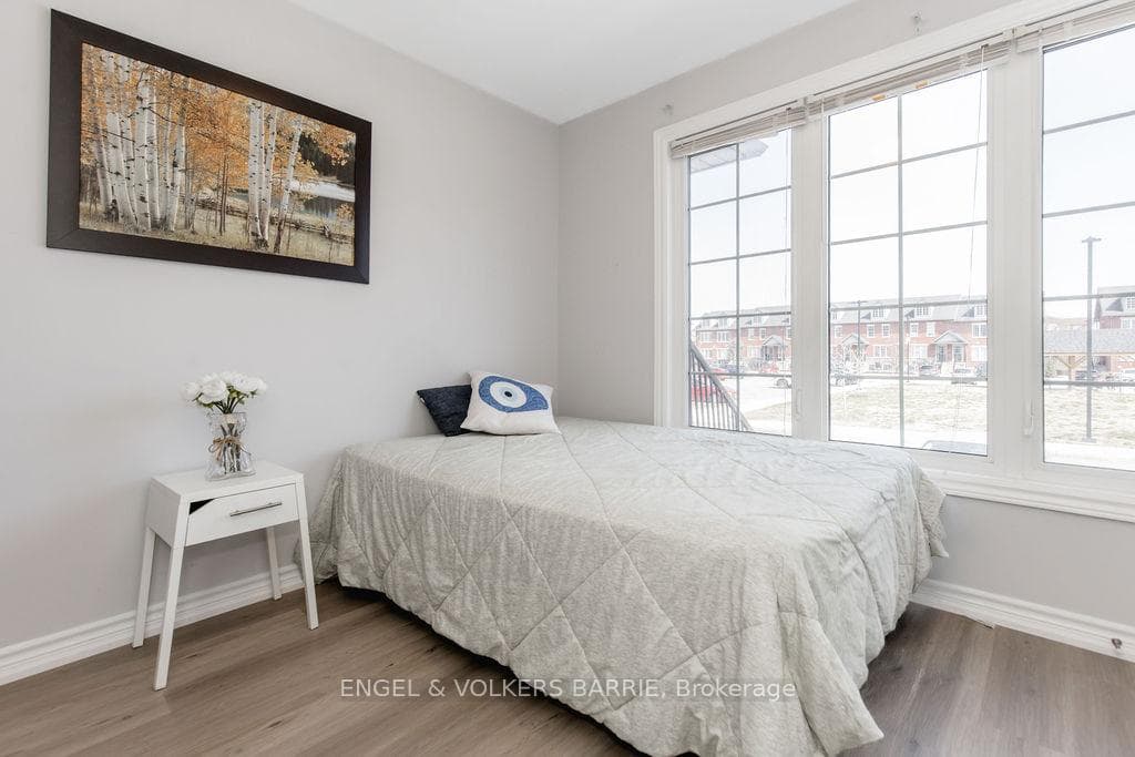 242 Penetanguishene Road Unit 16 photo 21