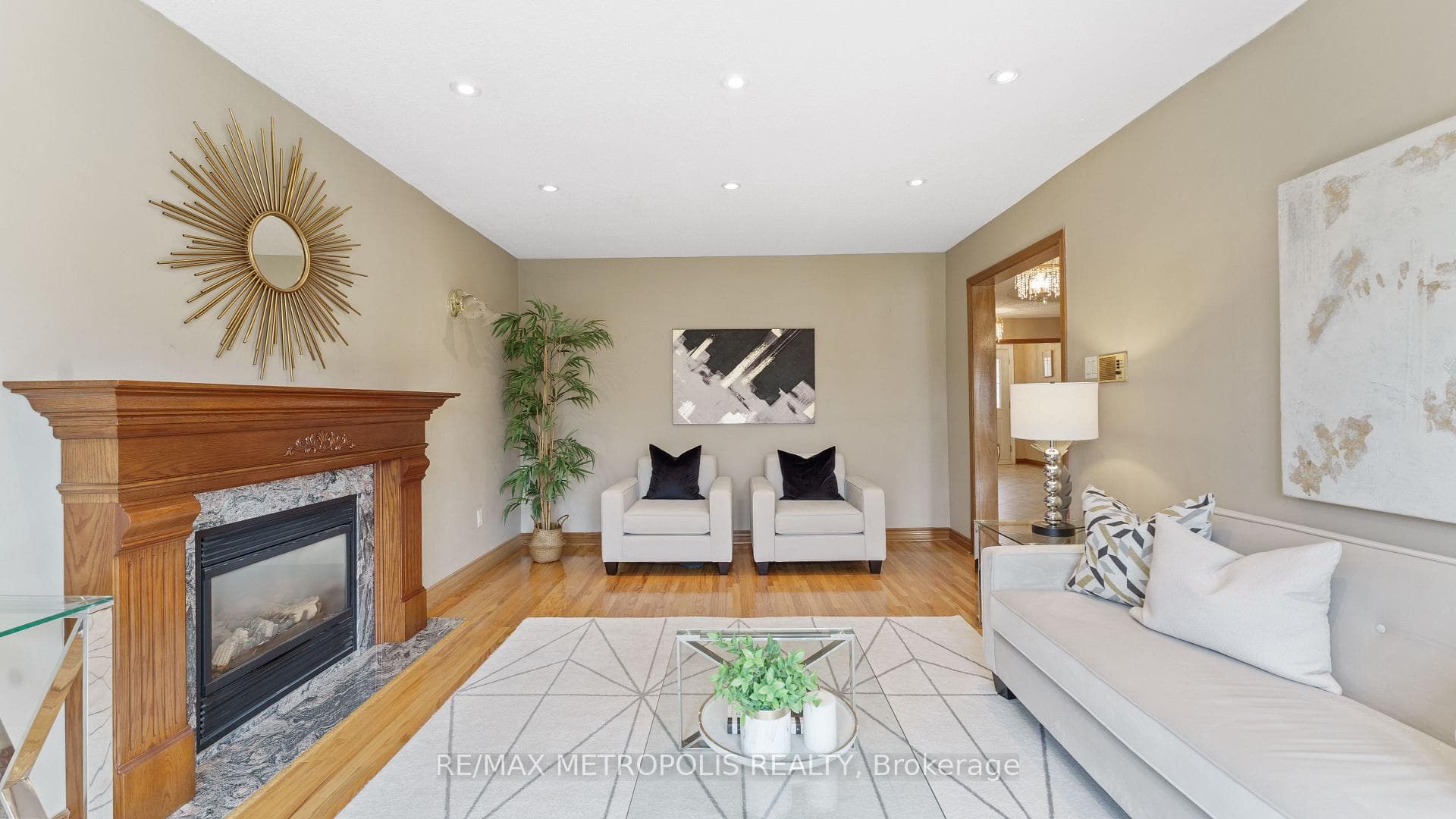 8233 Martin Grove Road photo 16