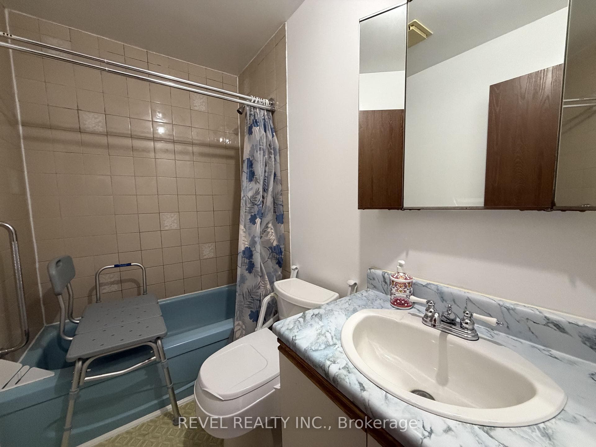 152 Malette Crescent photo 14