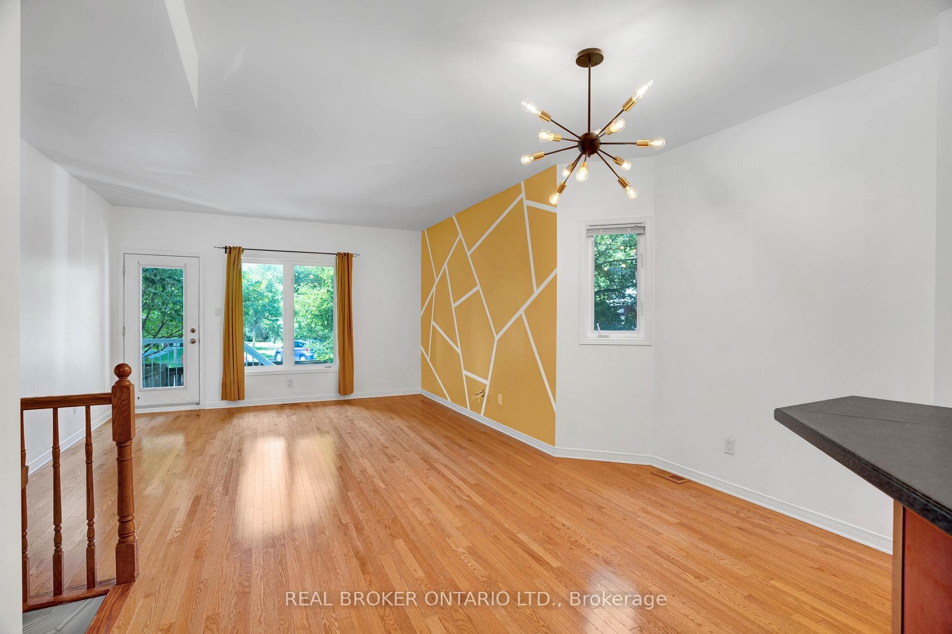 292 London Terrace photo 9