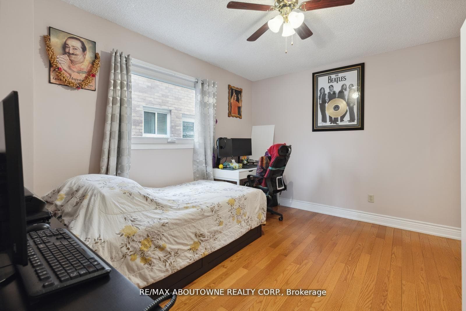 5687 Goldenbrook Drive photo 17