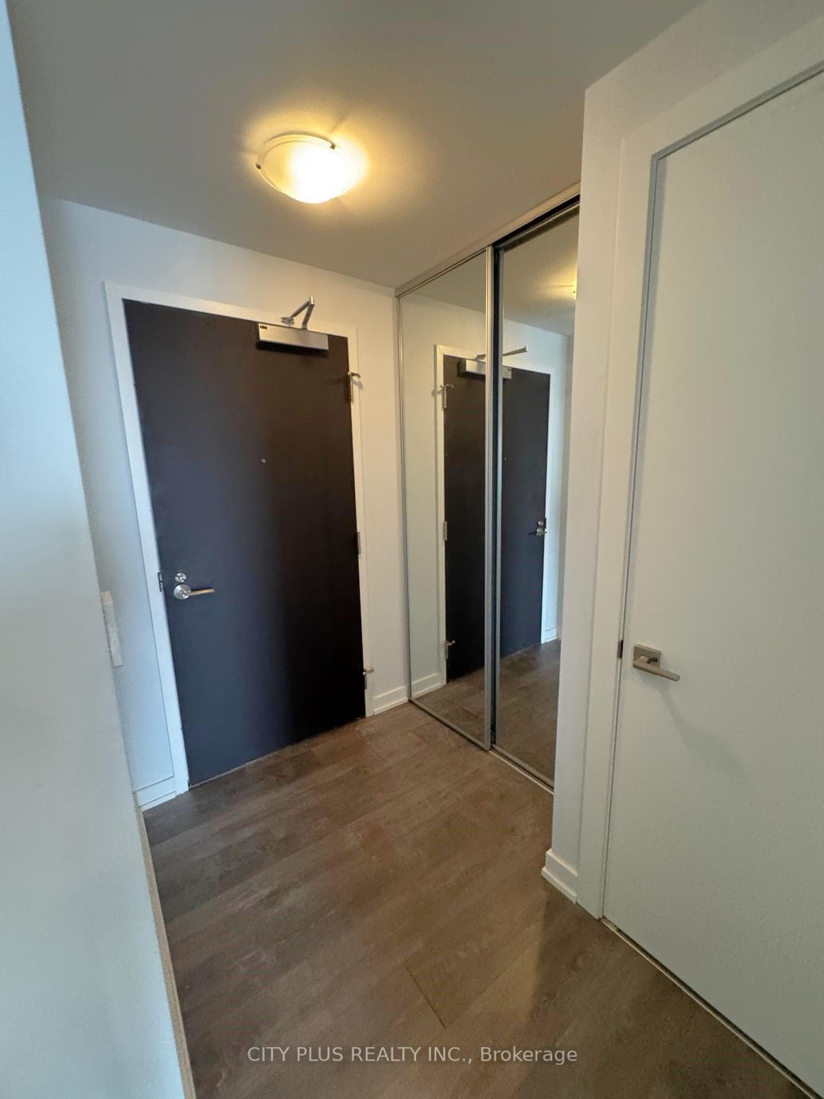 609 Avenue Road Unit 1606 photo 10