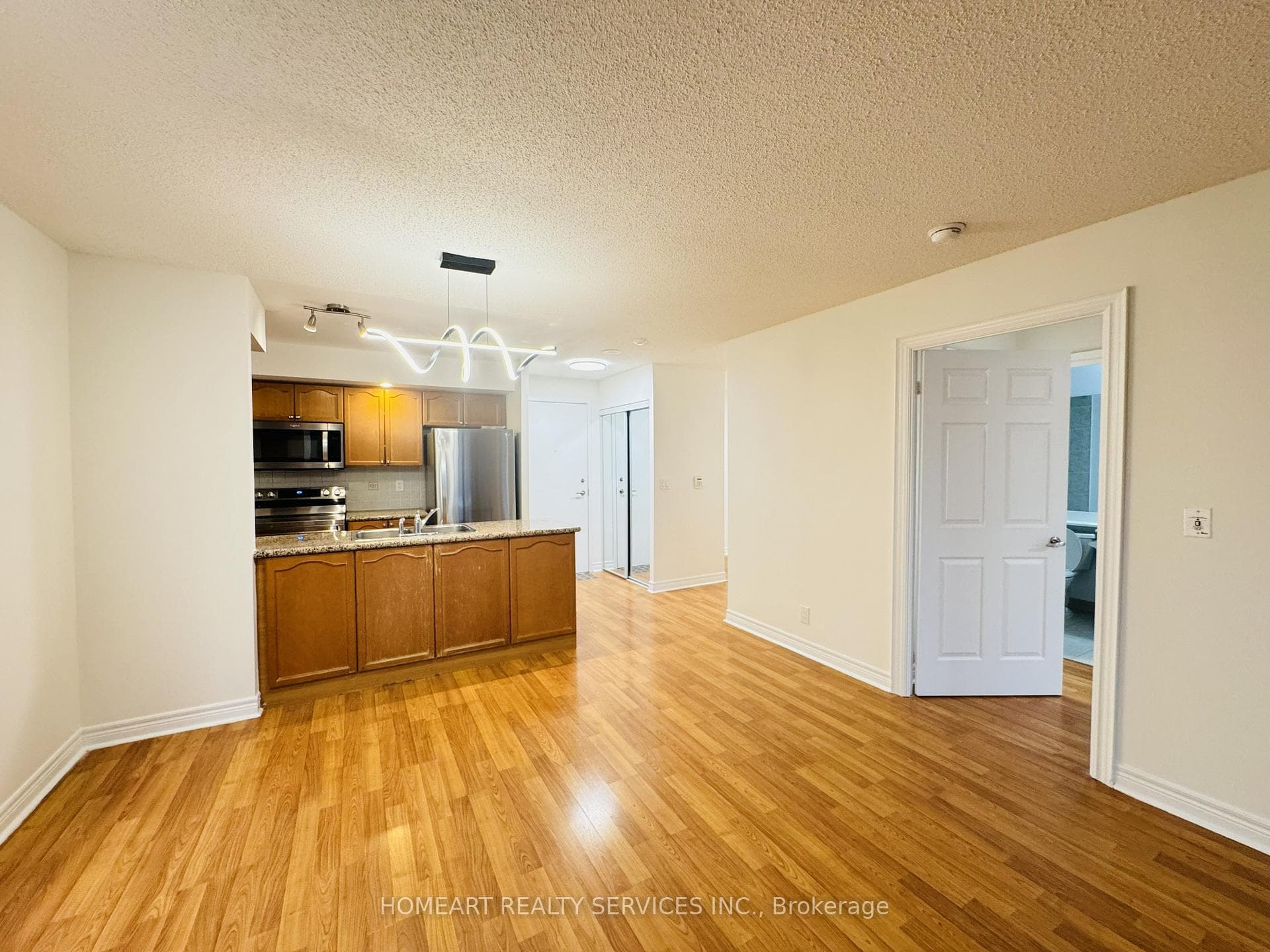 33 Cox Boulevard Unit 216 photo 3
