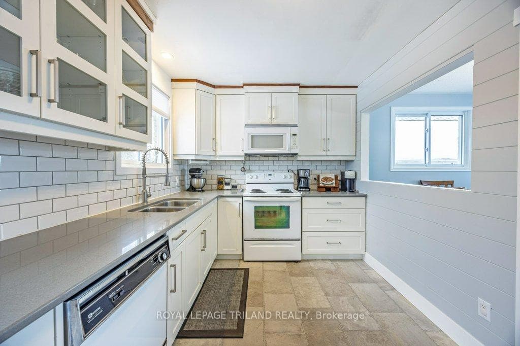 15 Stirling Crescent photo 18