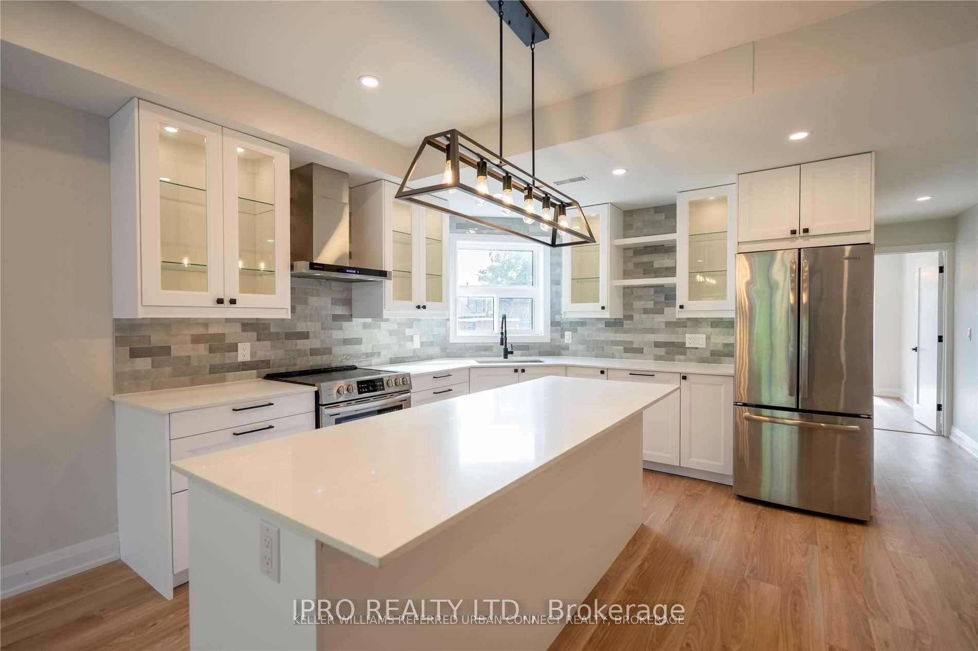 12 Montrose Avenue photo 1