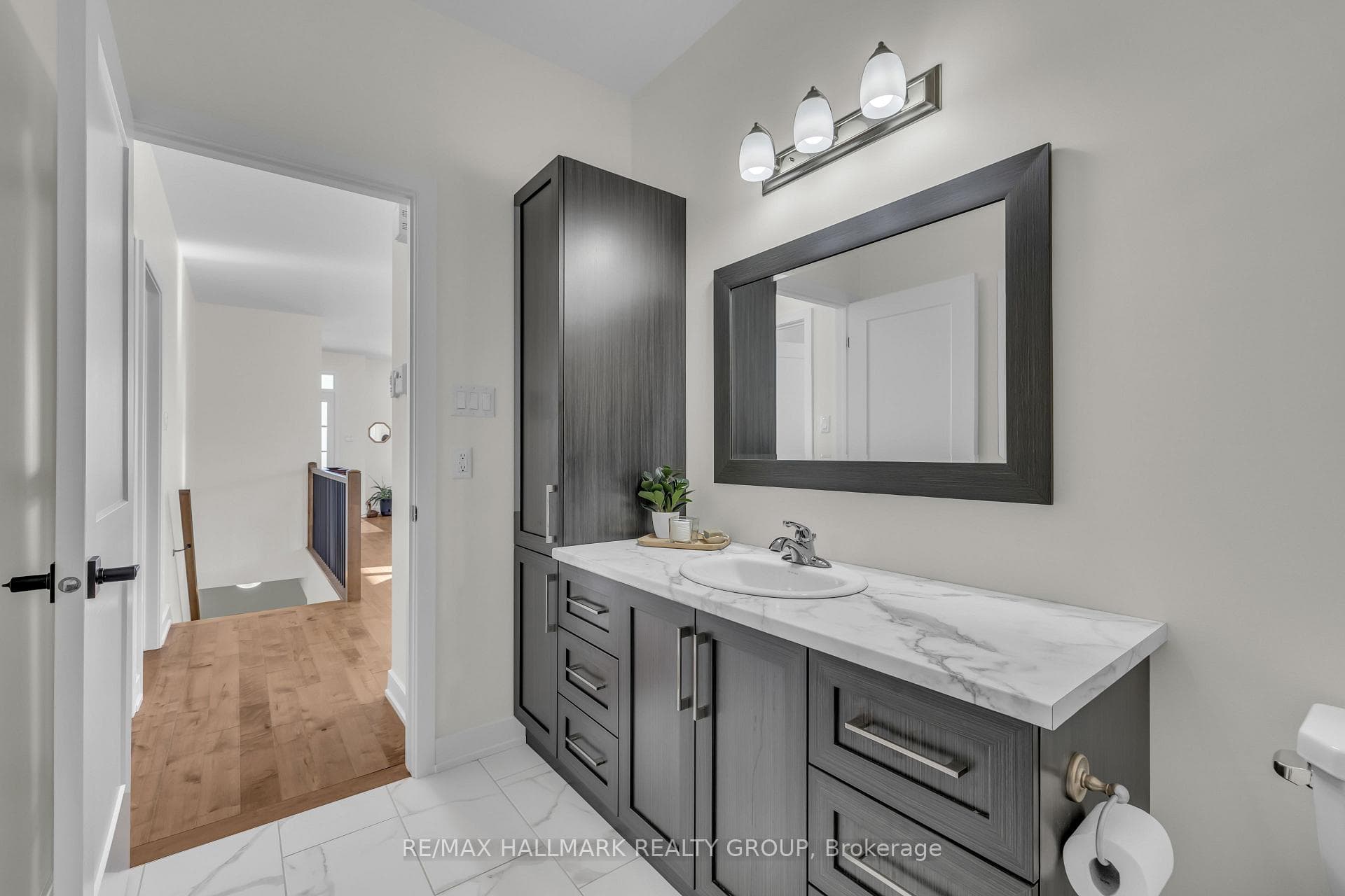 529 Ovana Crescent photo 18