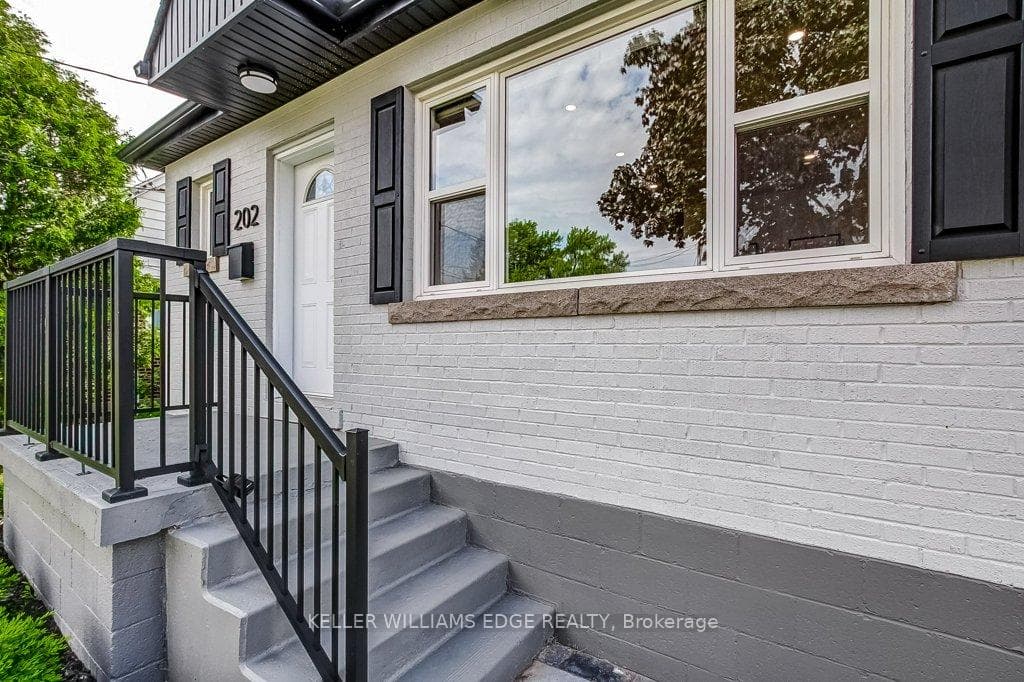202 Erindale Avenue photo 35