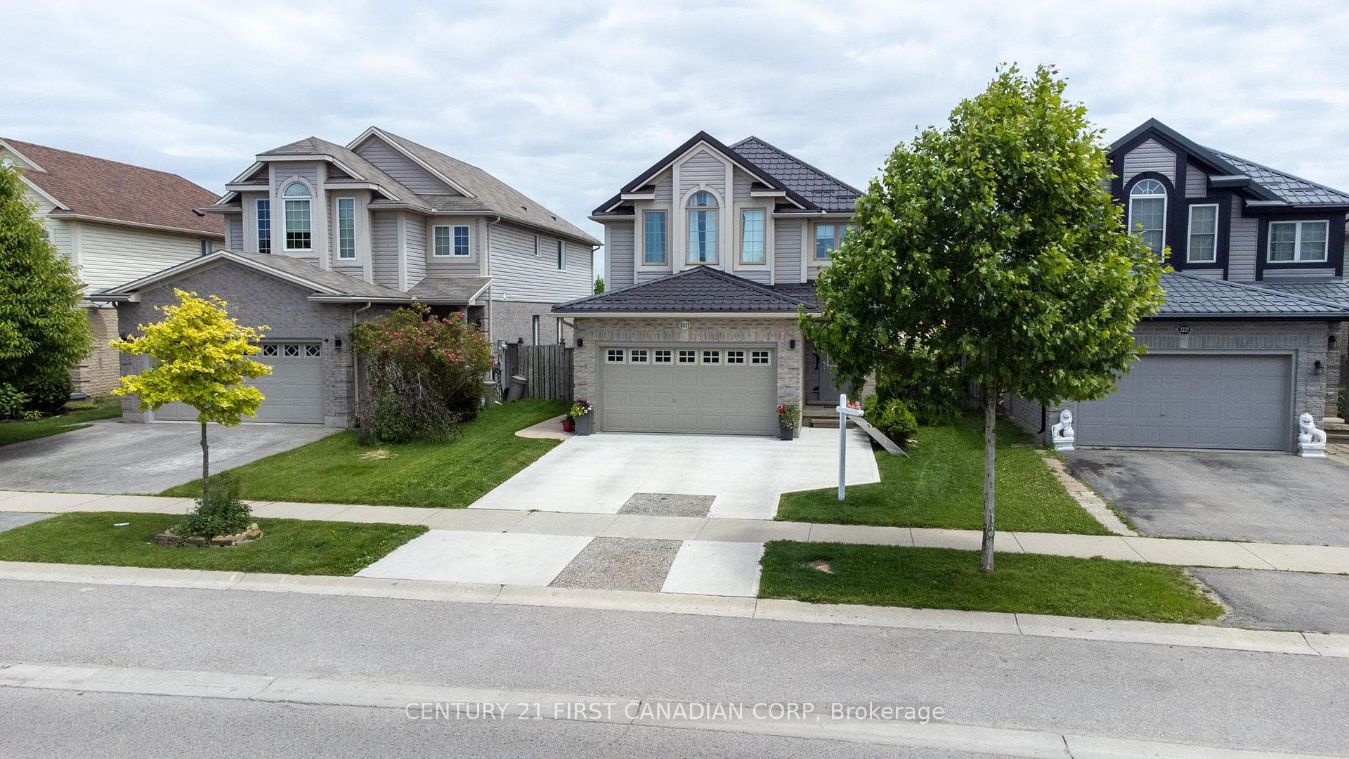 3221 Meadowgate Boulevard photo 1