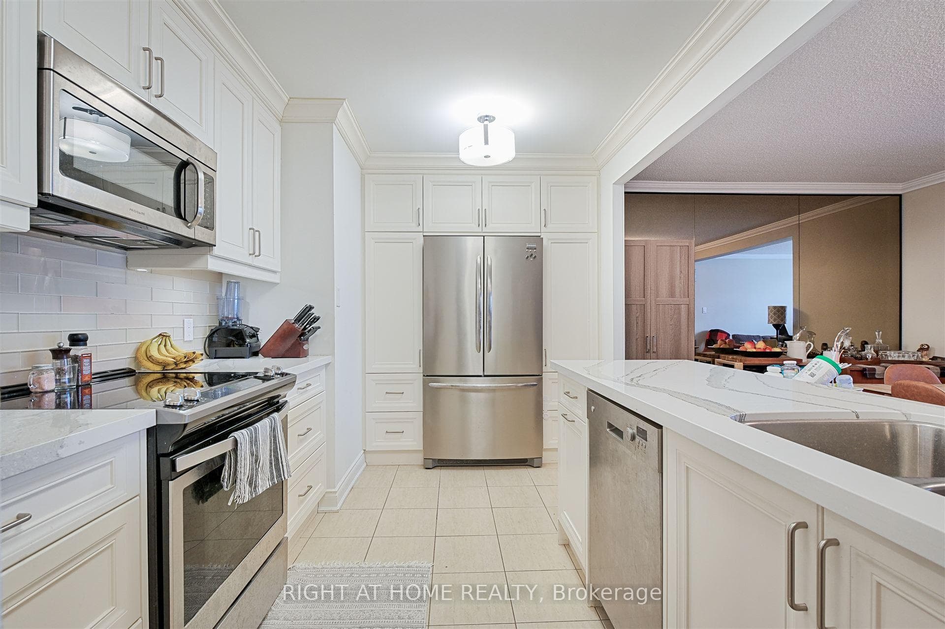 633 Bay Street Unit 1615 photo 5