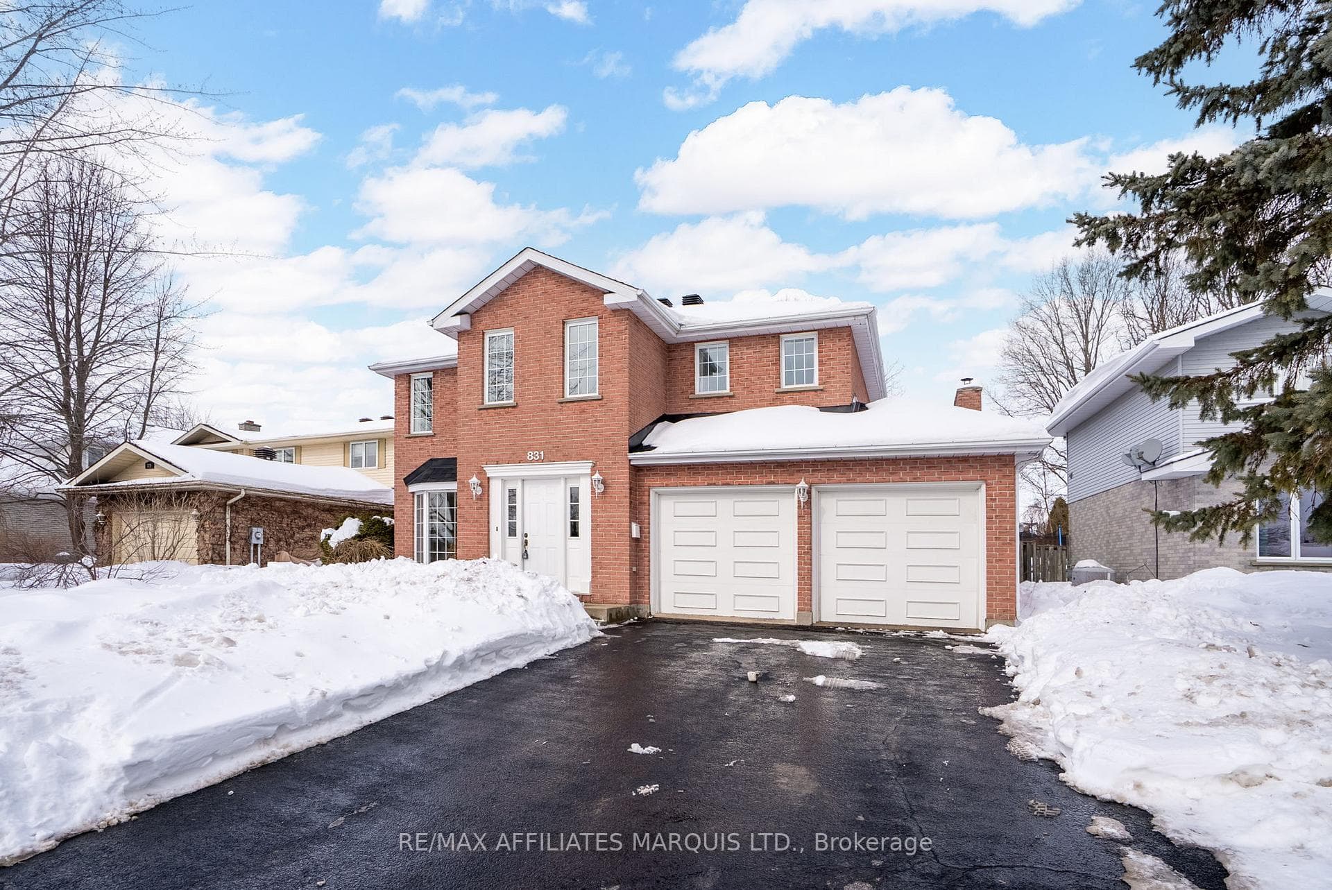 831 Chelsea Crescent photo 1