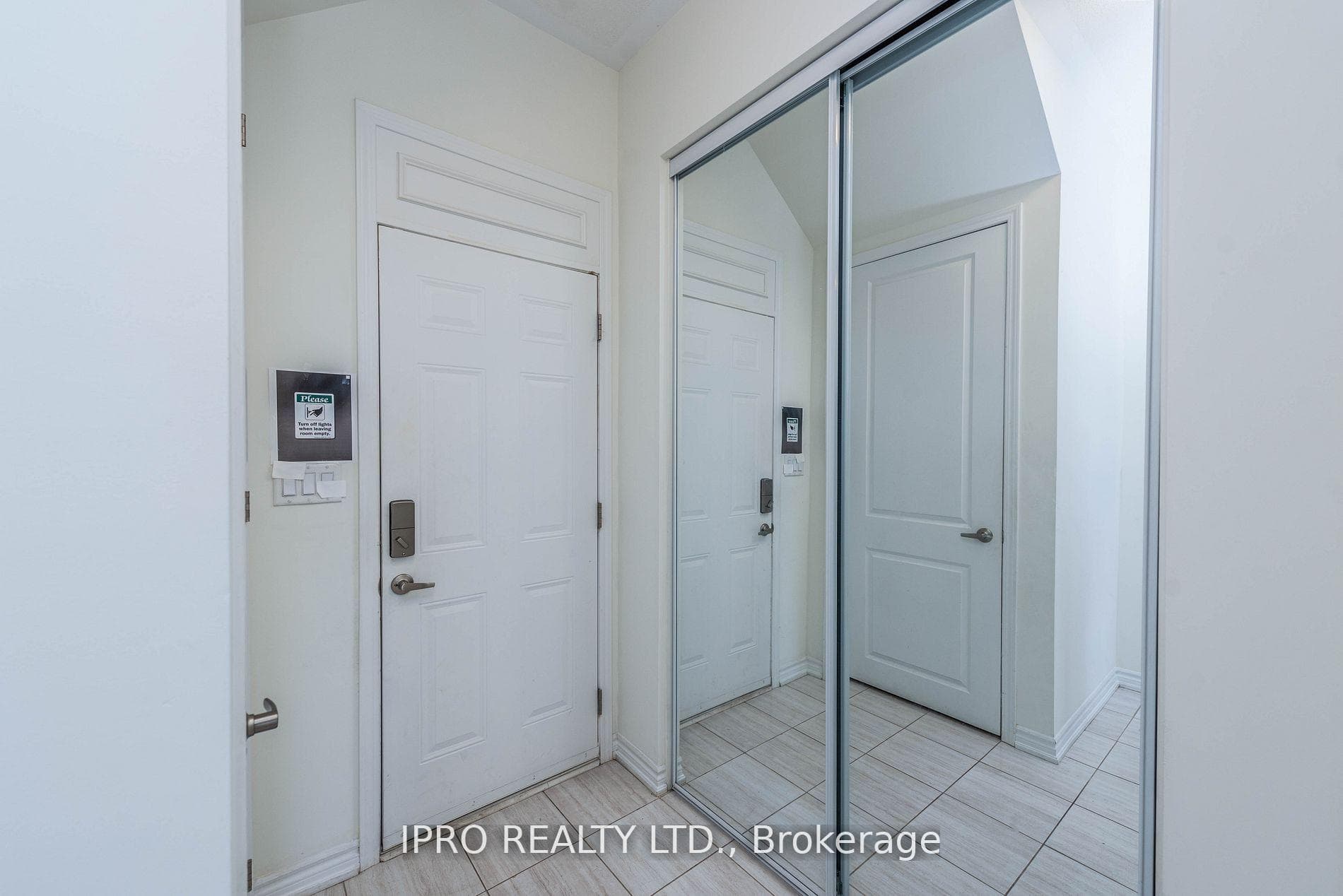 278 Lagerfeld Drive photo 7