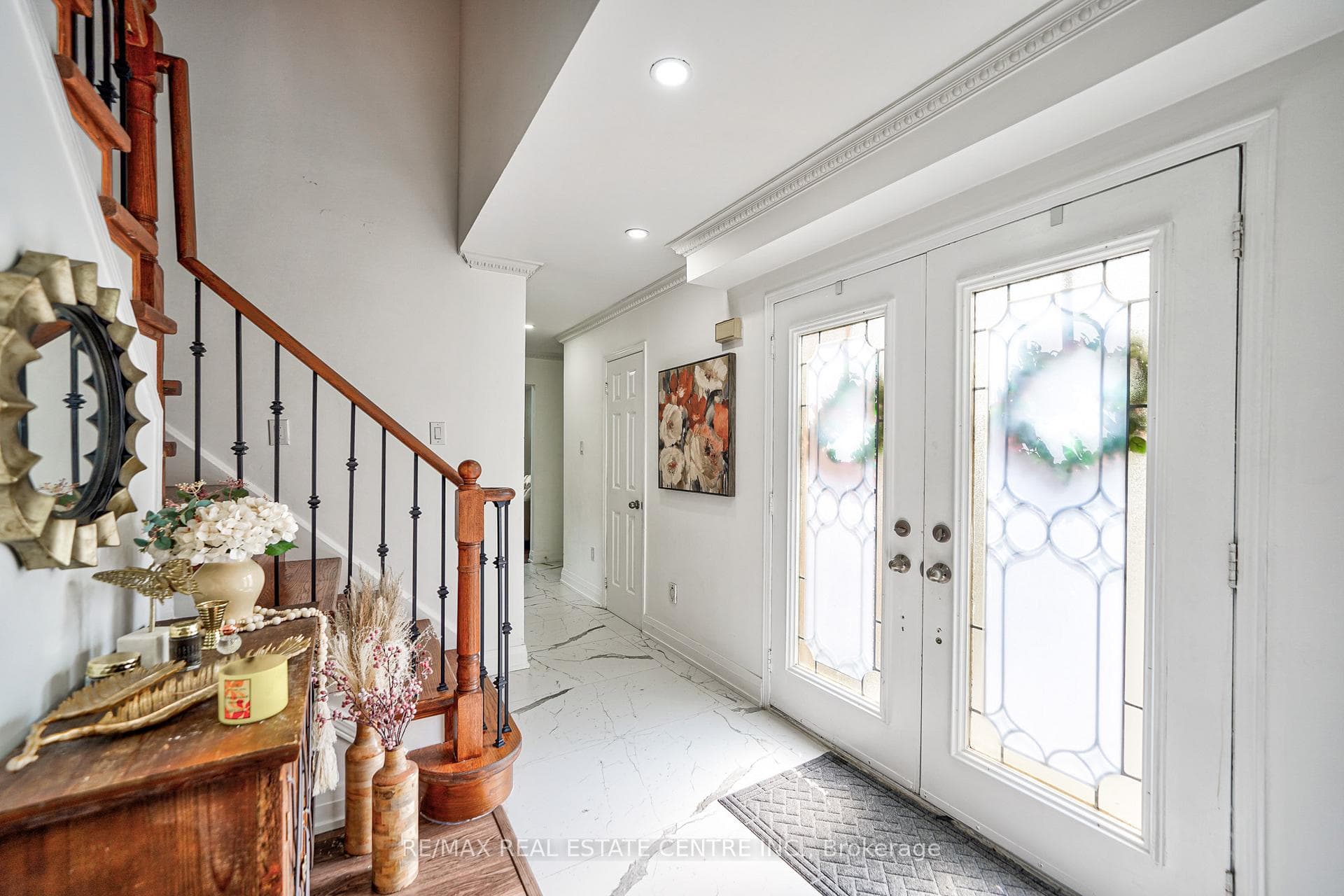 6202 Tenth Line photo 7