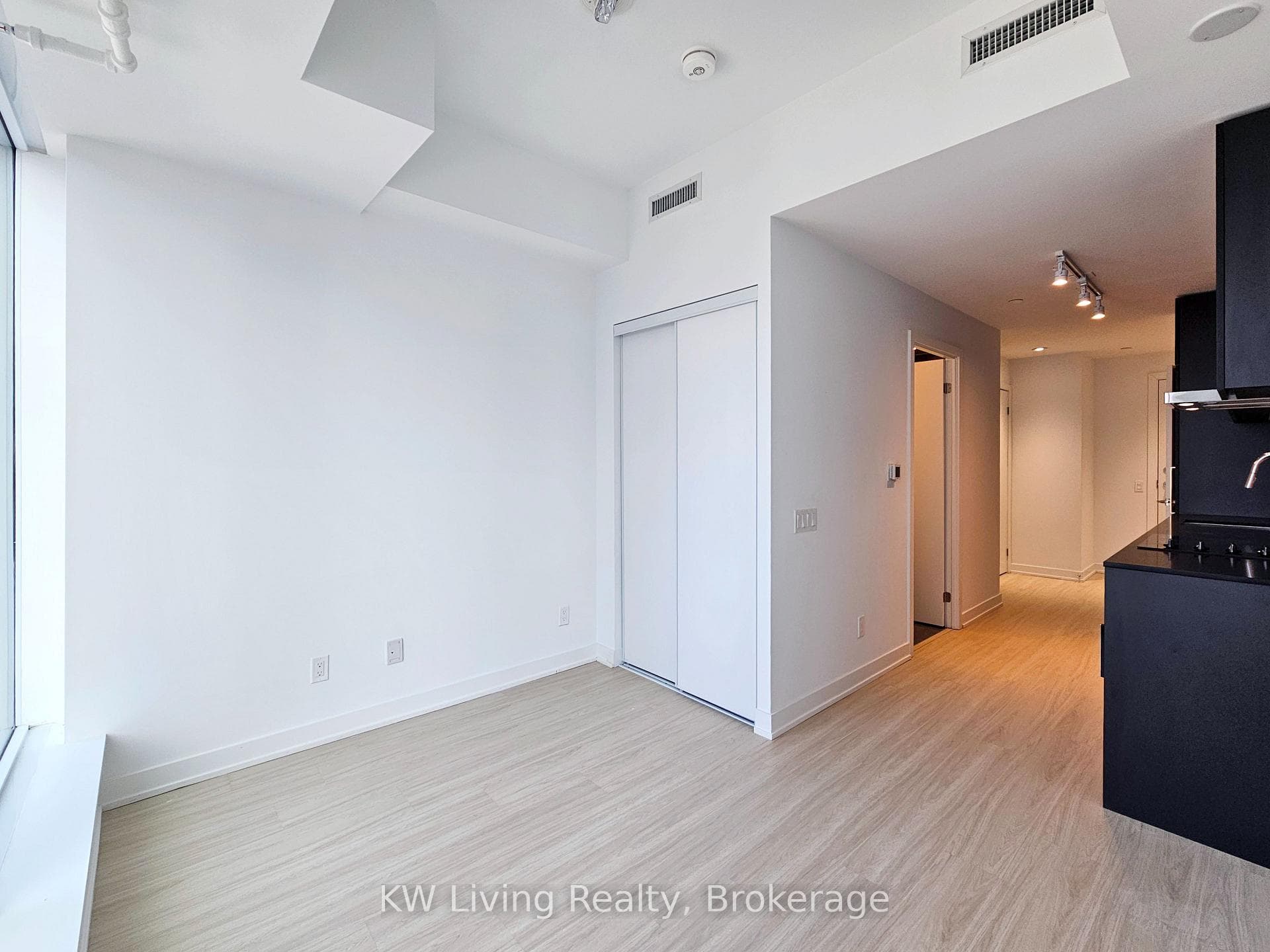 8 Wellesley Street Unit 3208 photo 8