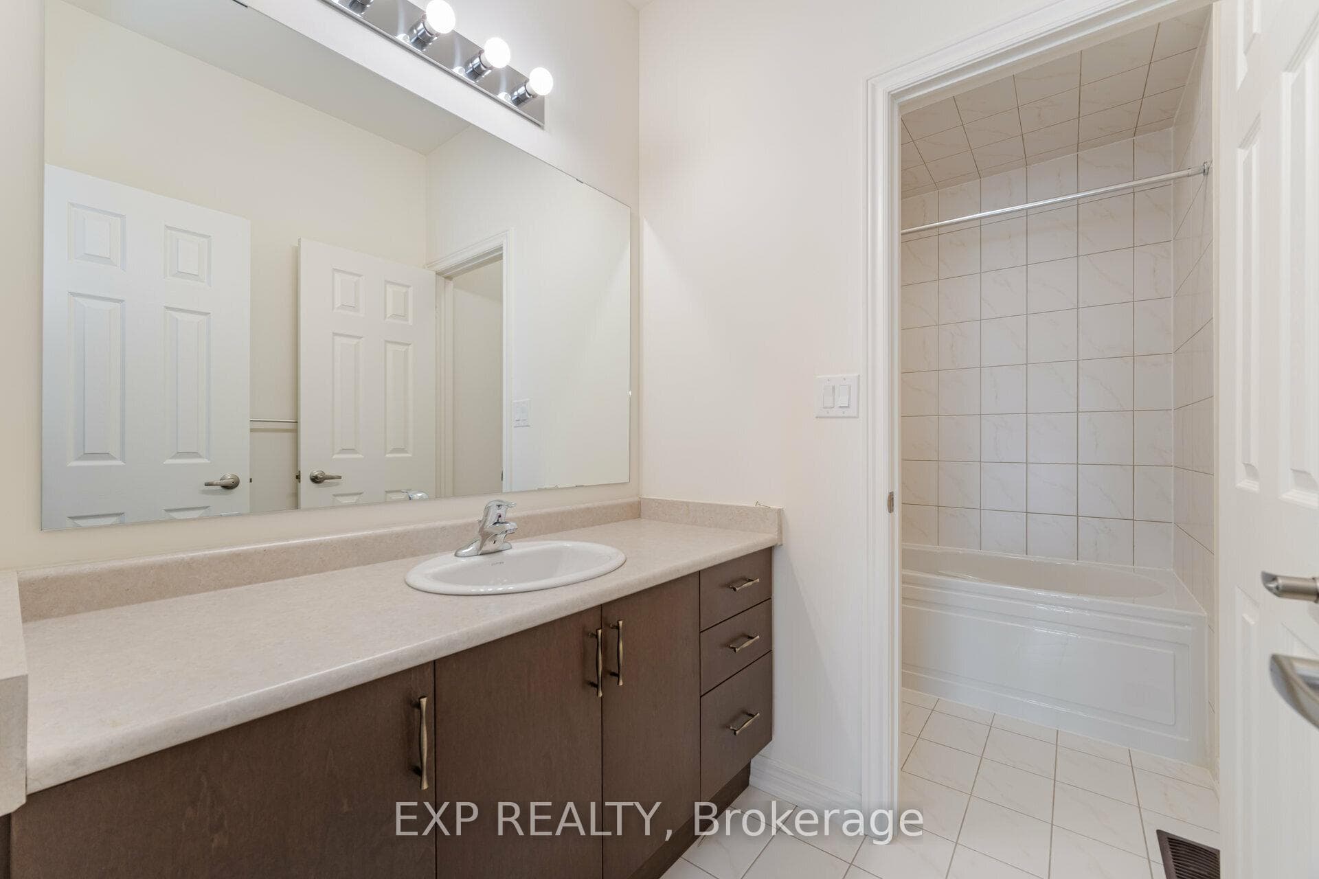 4 Silver Meadows Gardens photo 36