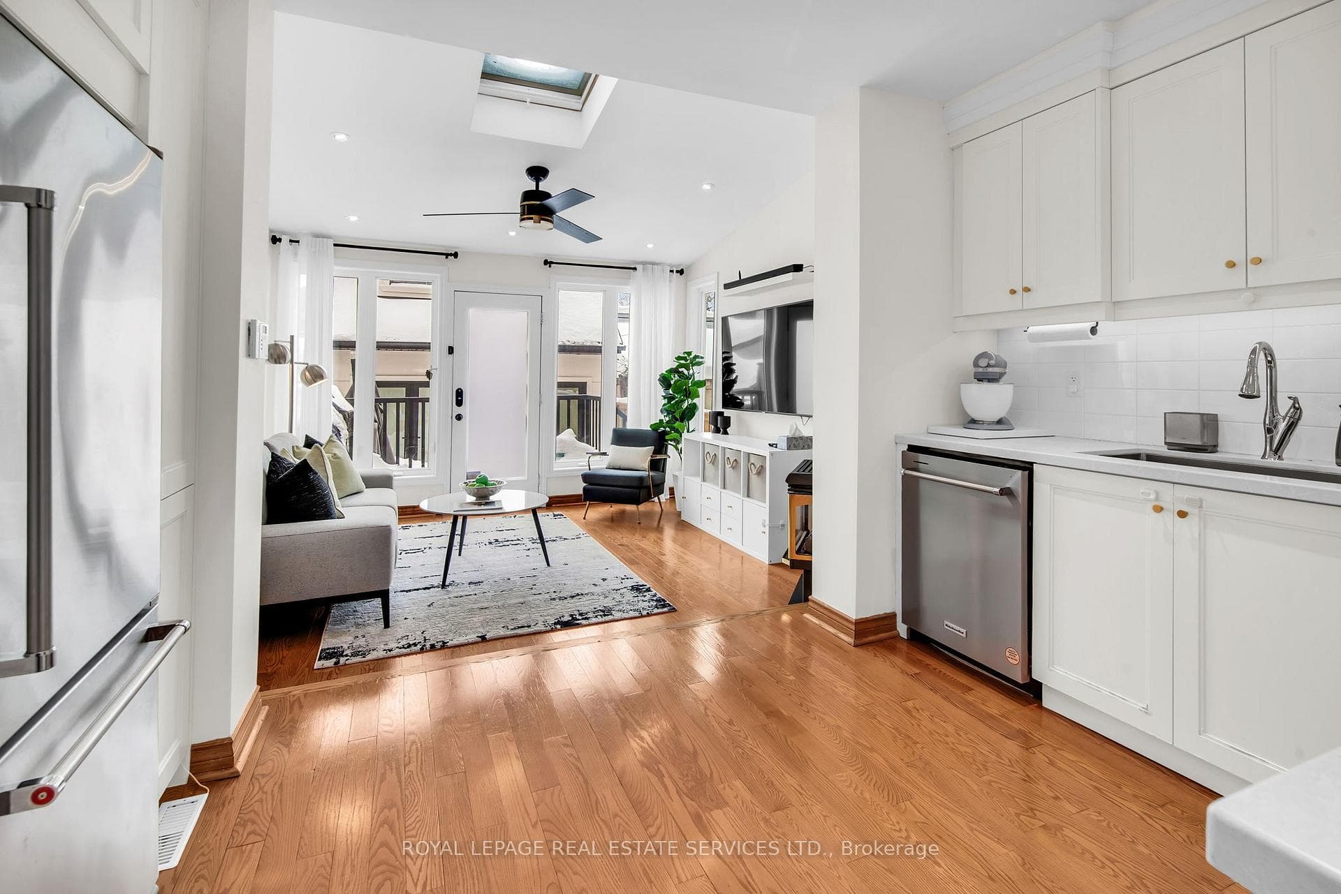 245 Woburn Avenue photo 9