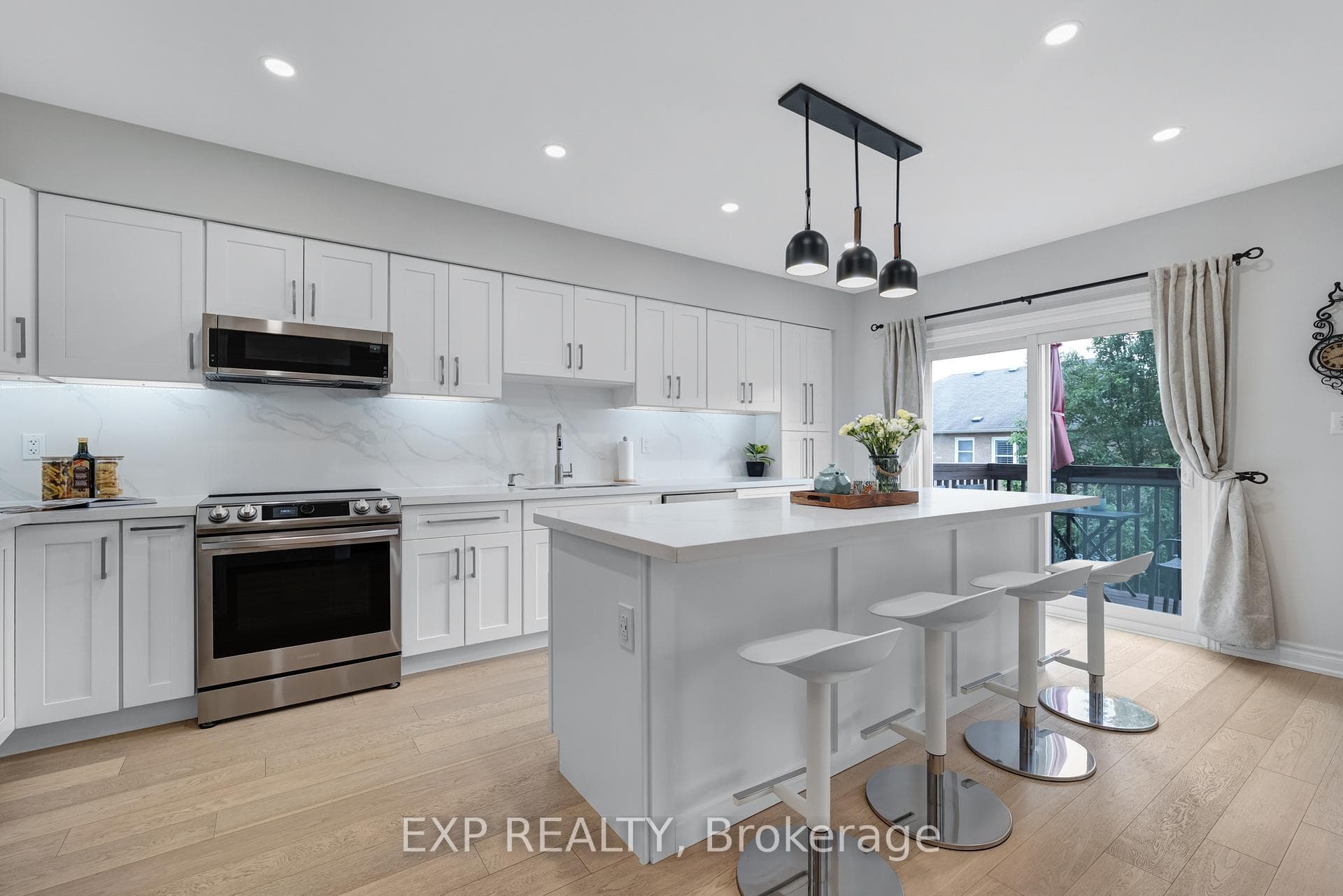 320 Dowson Loop photo 6