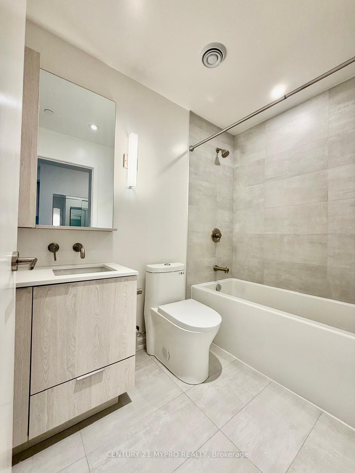 110 Broadway Avenue Unit 2208 photo 8