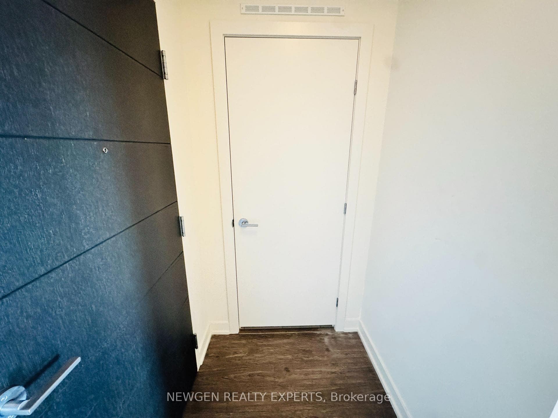 212 King William Street Unit 1220 photo 2