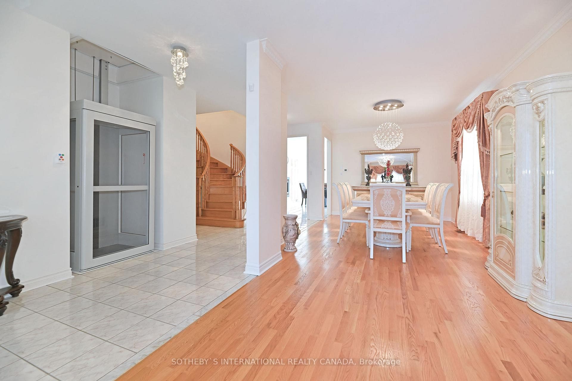 60 Alpine Crescent photo 3