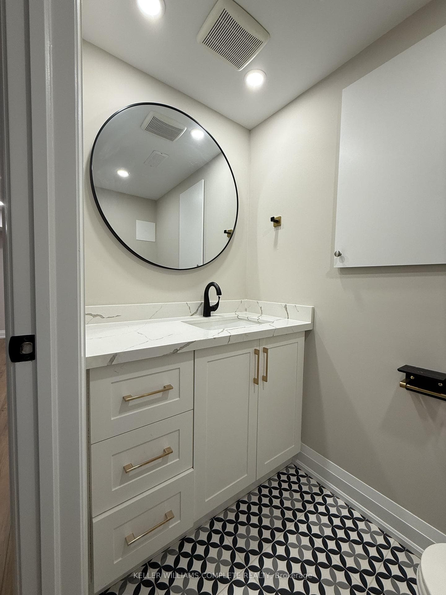 10 FISHER Crescent photo 18