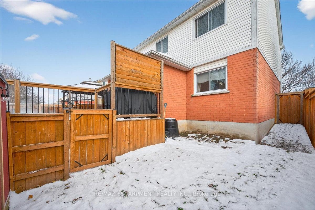 71 Royaledge Way photo 33